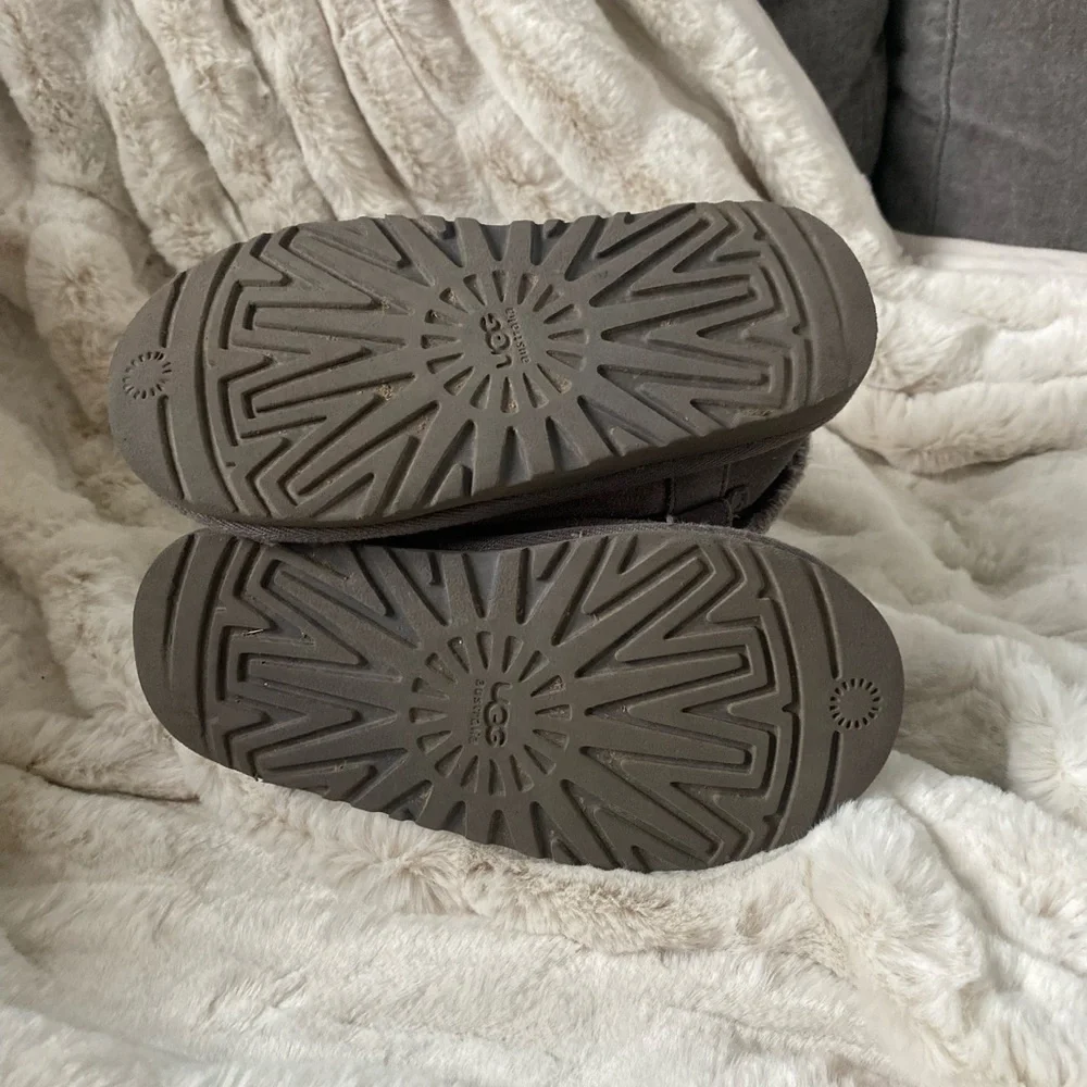 UGG Classic Gray Knit Toddler/Kids Winter Boots Size 12